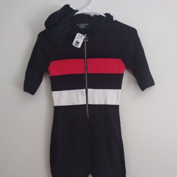 Short sleeved shorts jumpsuit. - Picture 3 of 4